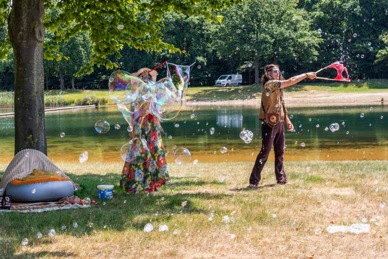 Hippies met zeepbellen