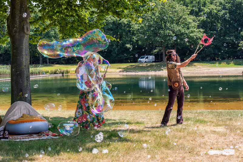 Hippies met zeepbellen